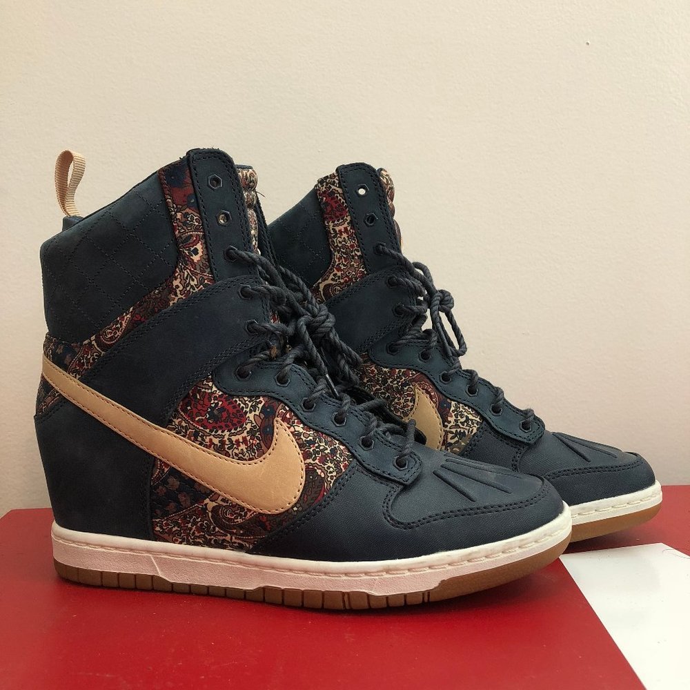 Nike Women's High-Top Sneakers - Navy and Tan